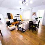 Penthouse Sweet Bliss 티라나