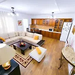 Penthouse Sweet Bliss * 티라나